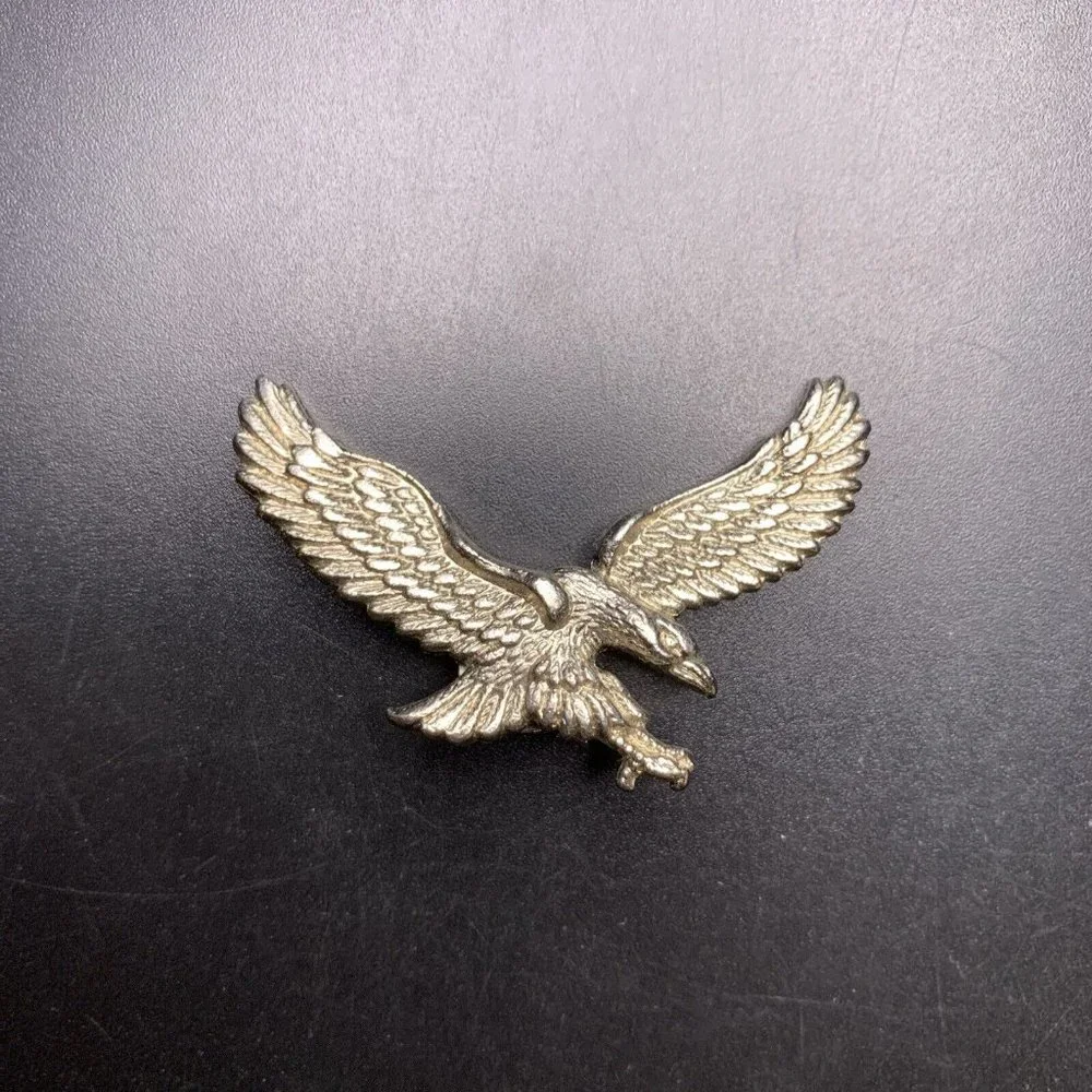 Eagle Screw Style Button Silver Tone Military ? Vintage
